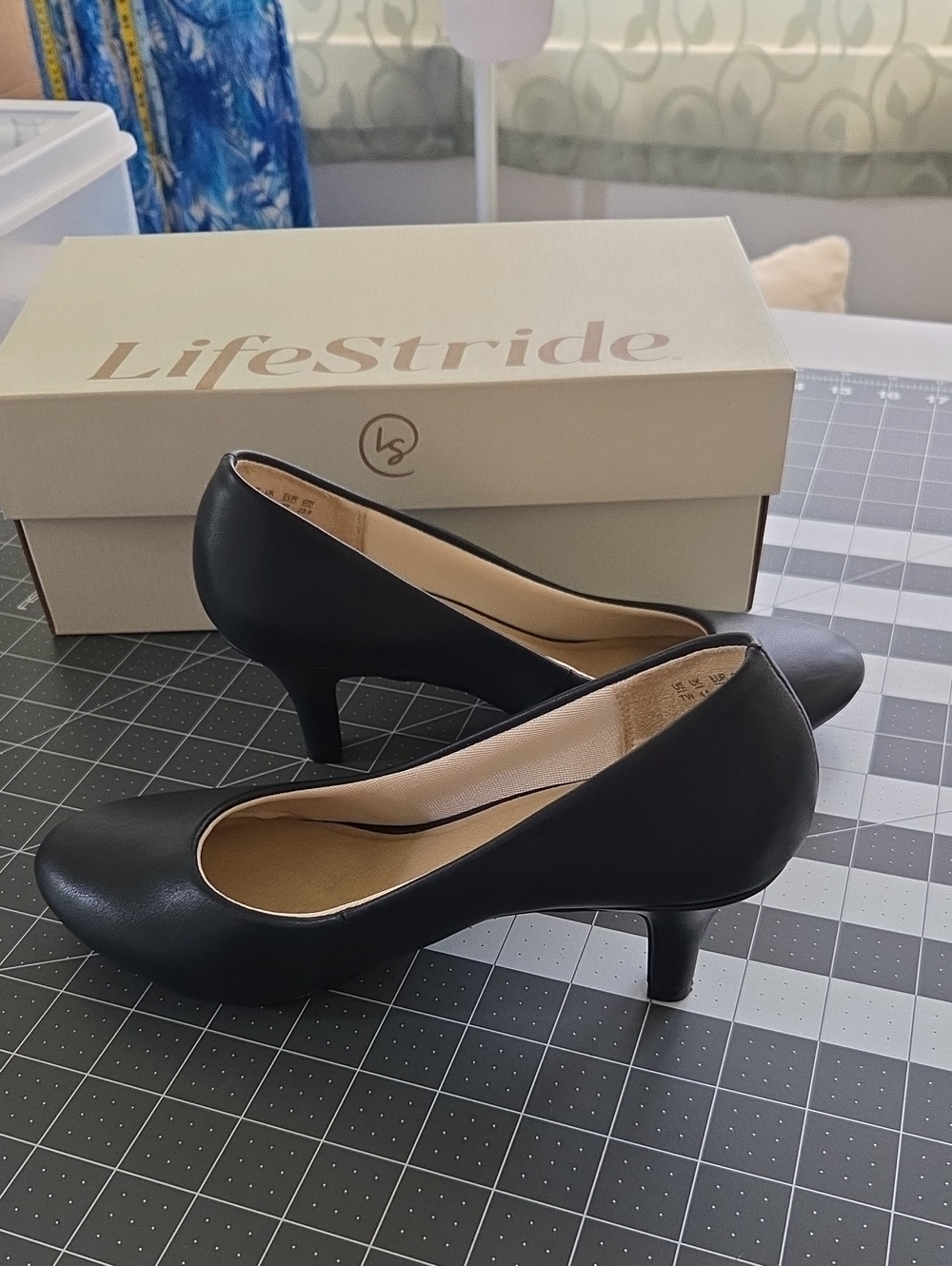 Life Stride Navy Blue Mid Heel Classic Pumps
